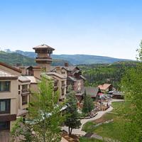Ski-in/out condo with pool, hot tubs, gym & private balcony