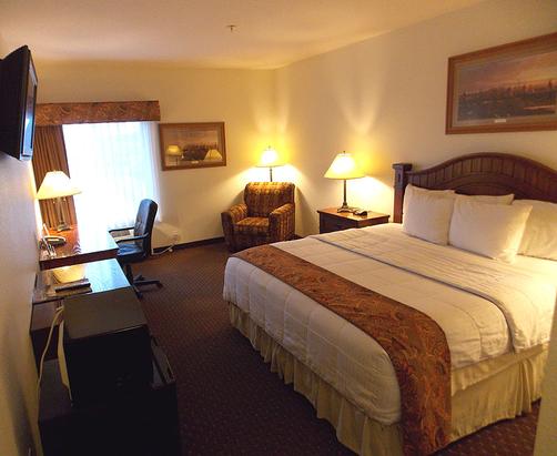 Brookside Inn & Suites - White City - Soveværelse