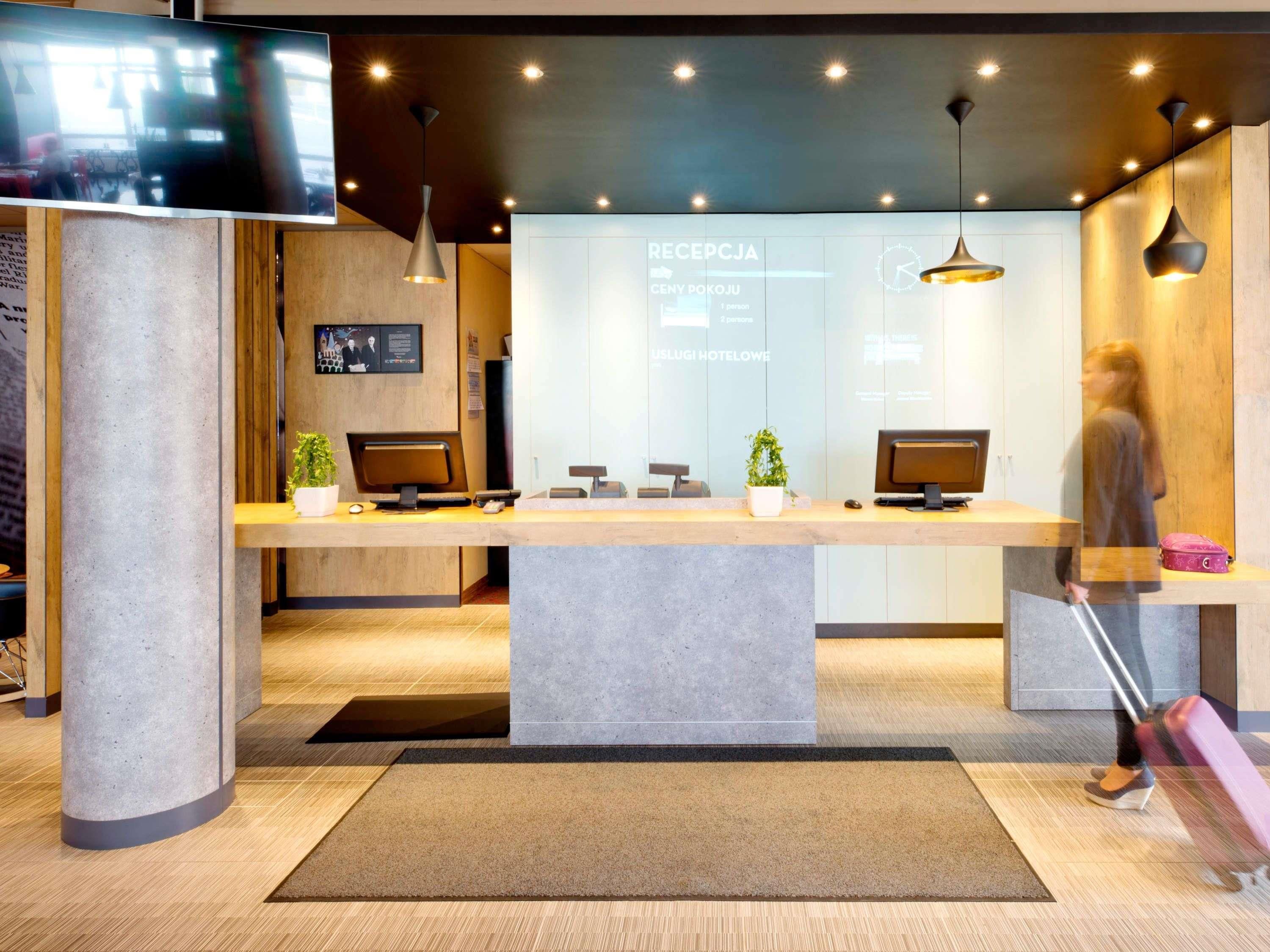 Receptionist