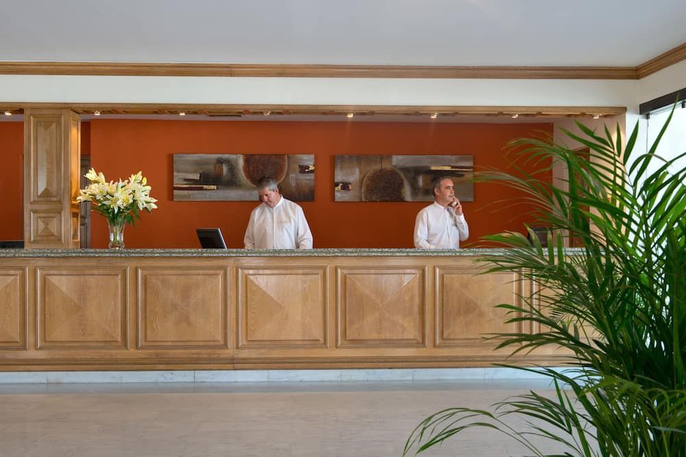 Receptionist