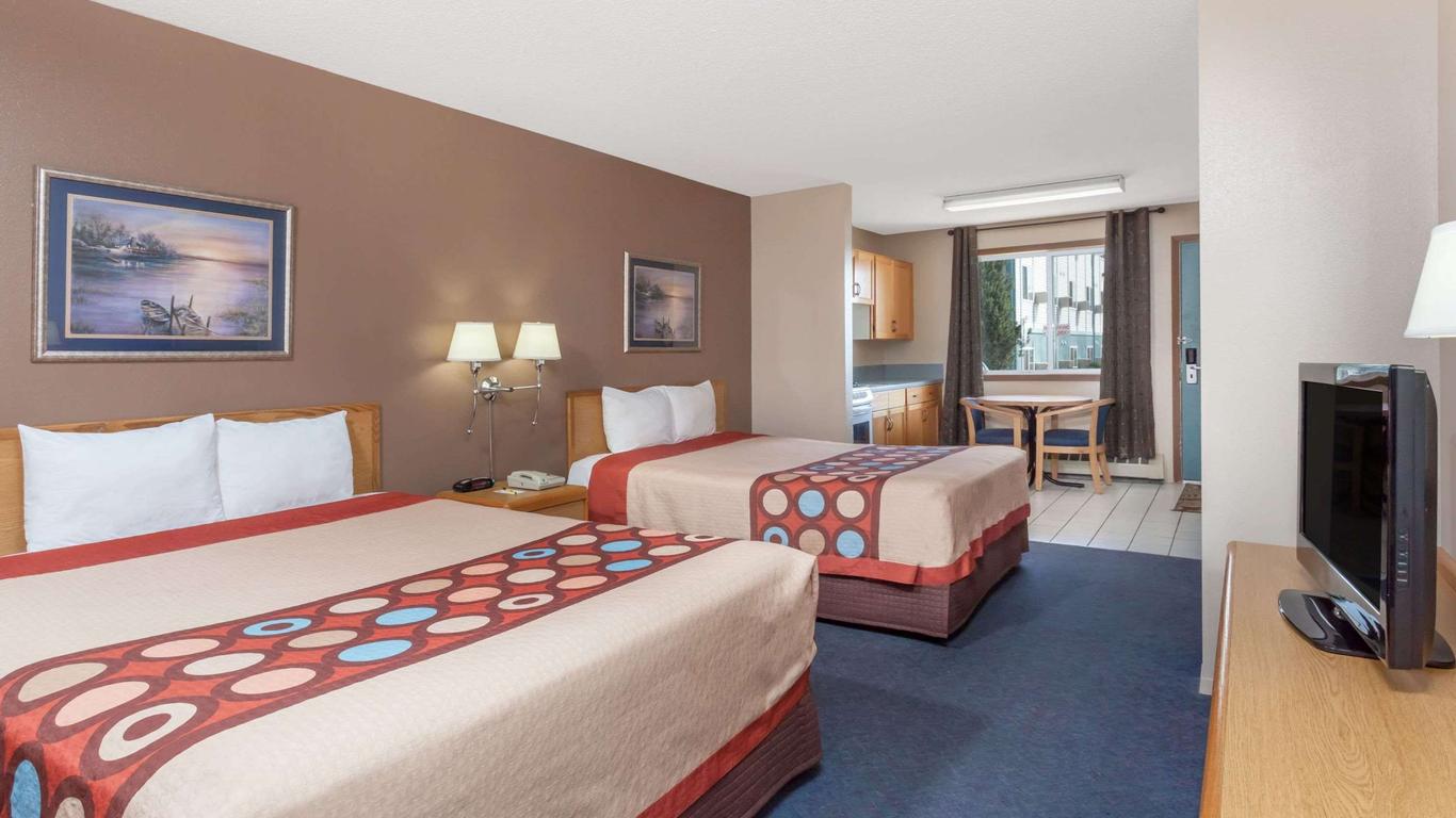 Super 8 by Wyndham Medicine Hat AB