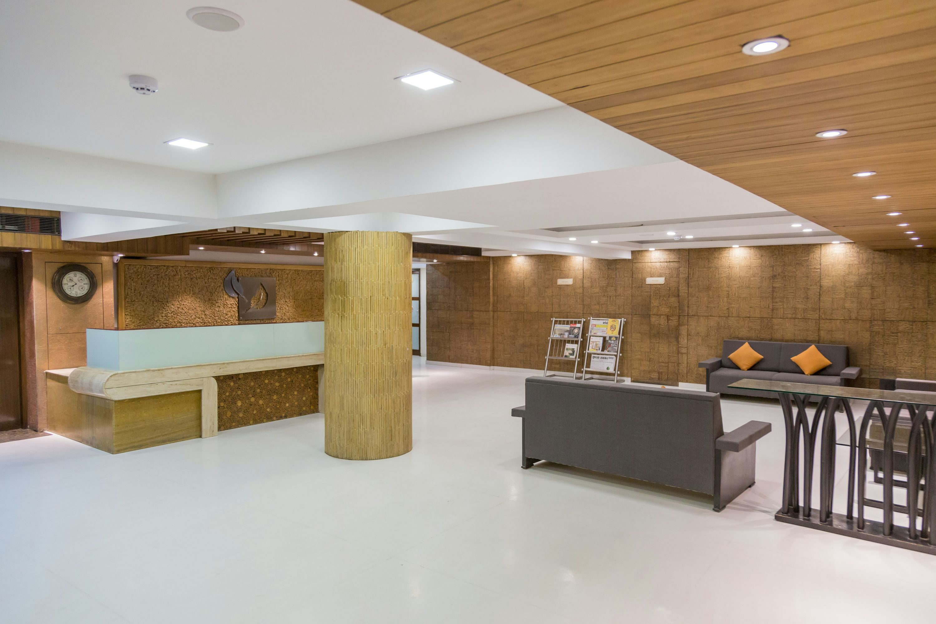 Receptionist