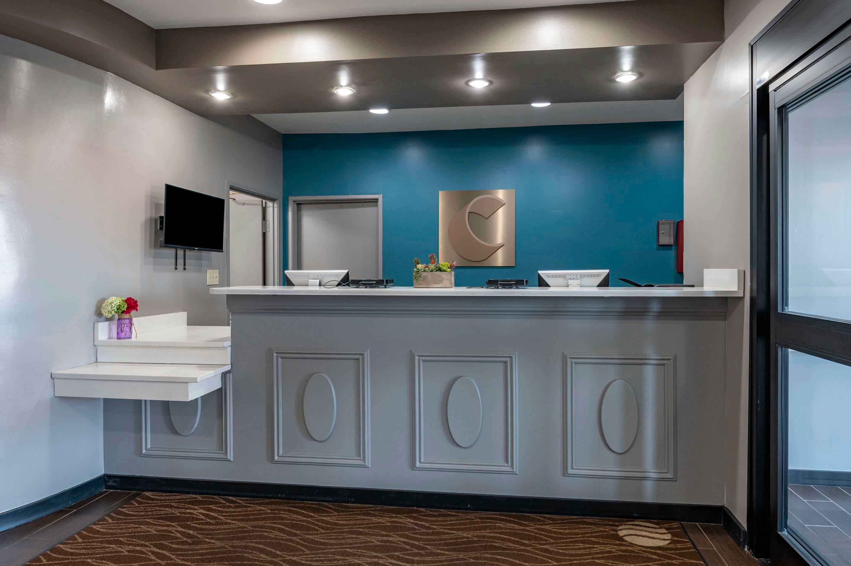 Receptionist