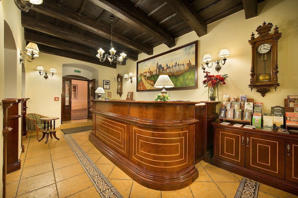 Receptionist