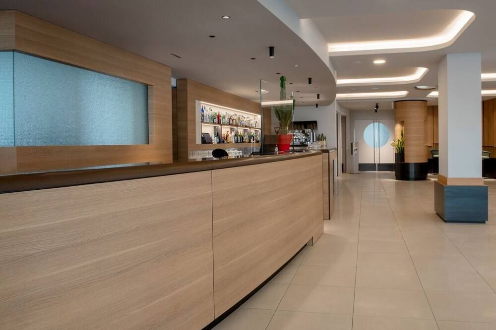 Receptionist