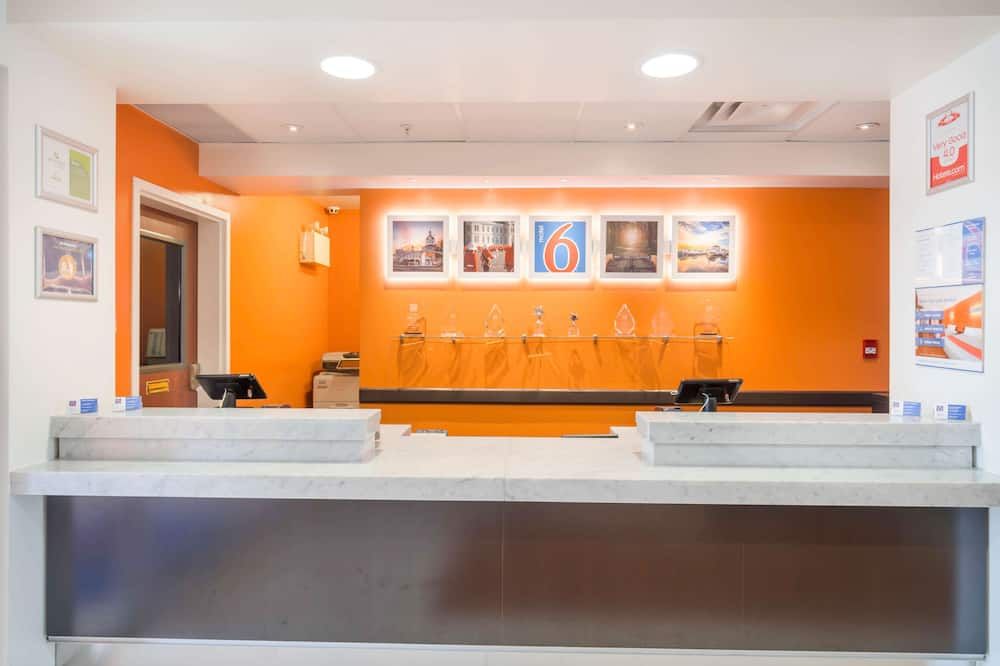 Receptionist