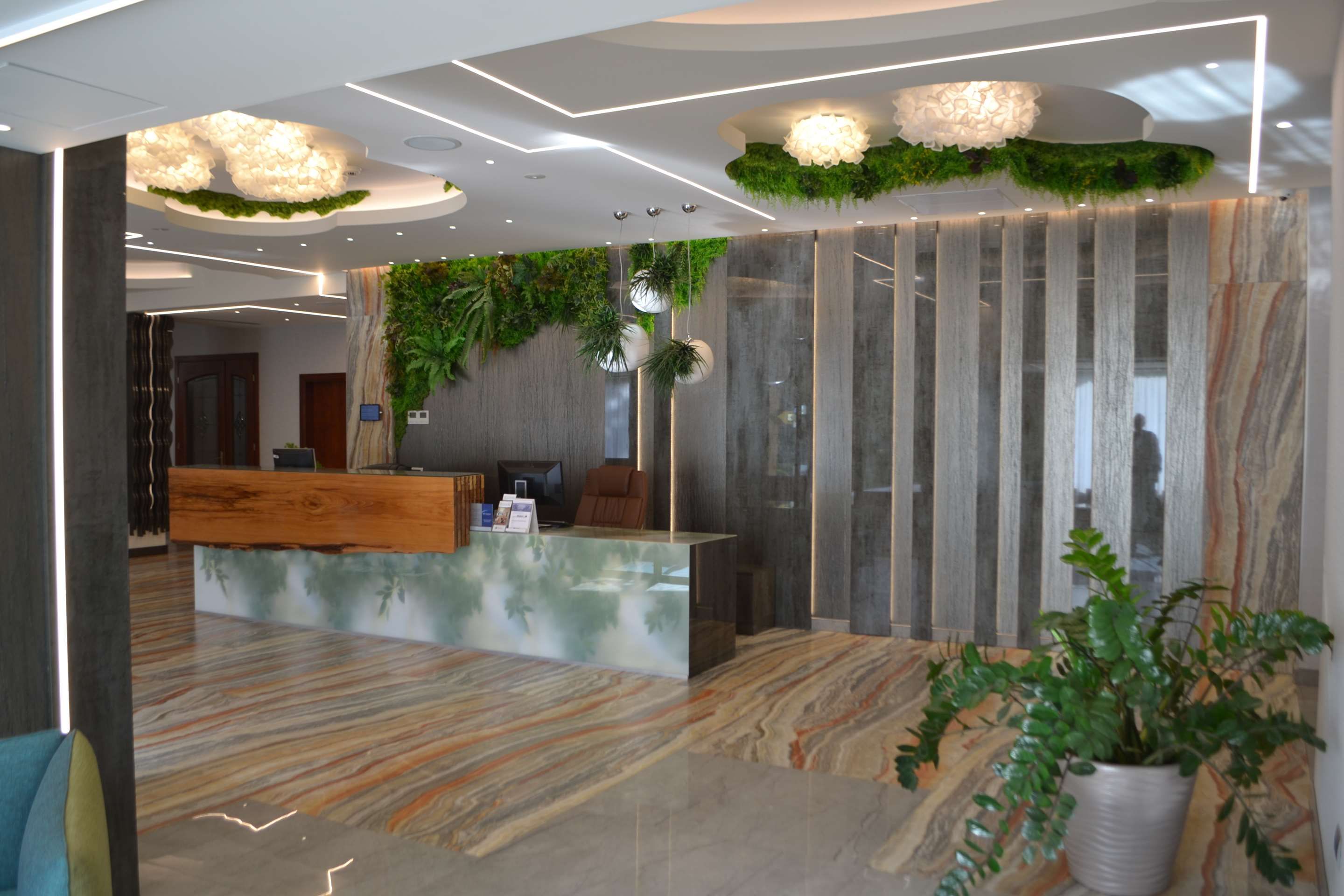 Receptionist