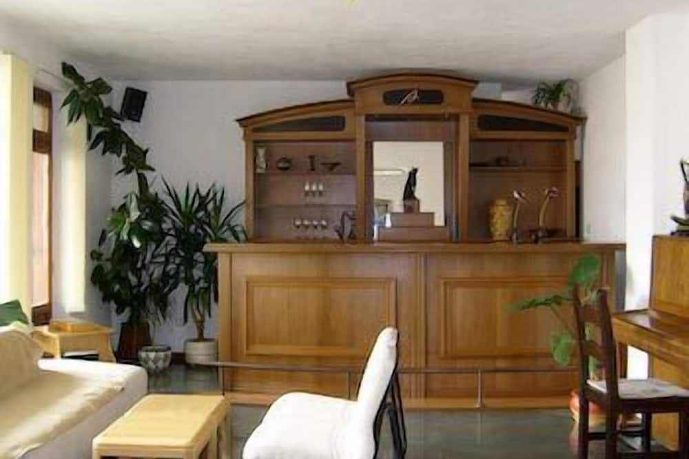 Receptionist