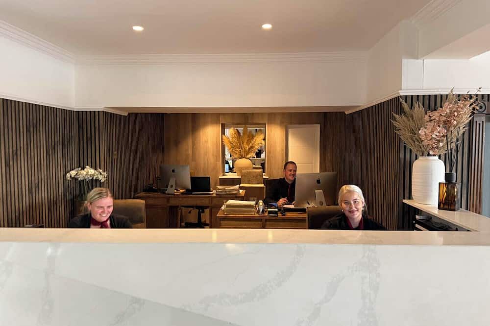 Receptionist
