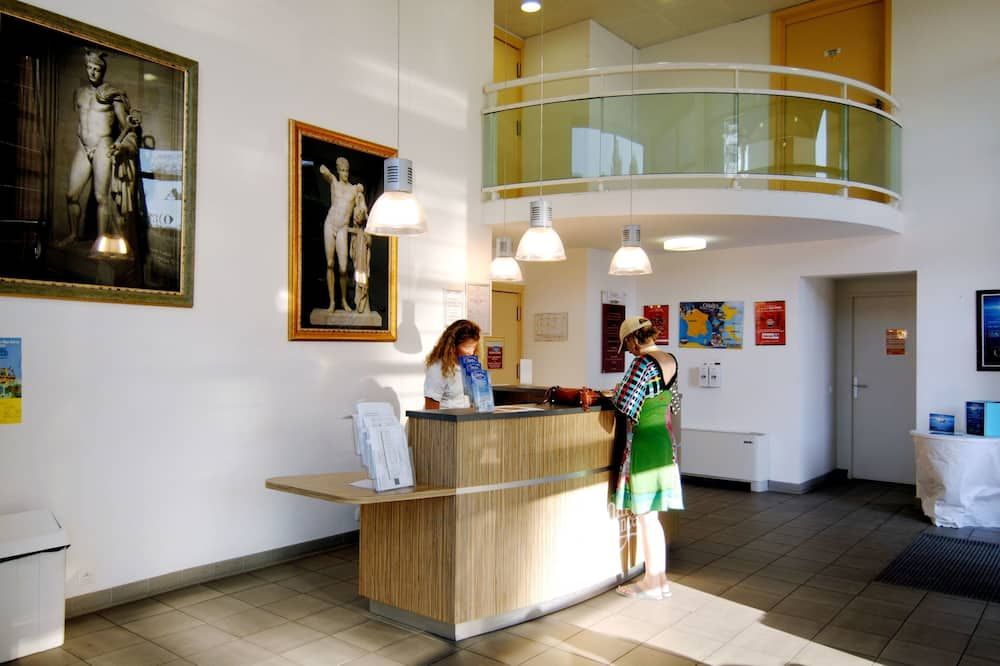 Receptionist
