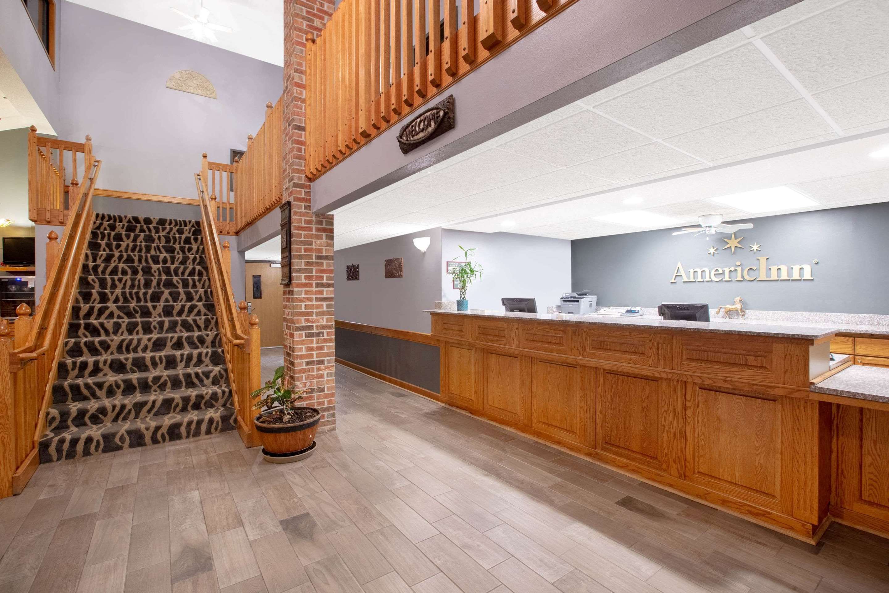 Receptionist