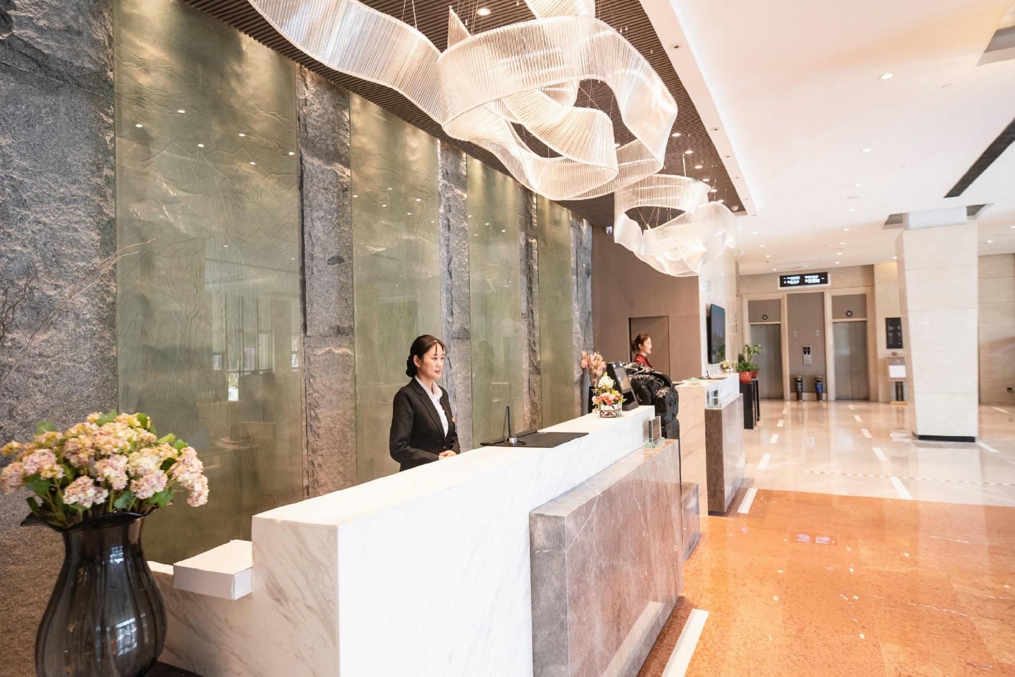 Receptionist