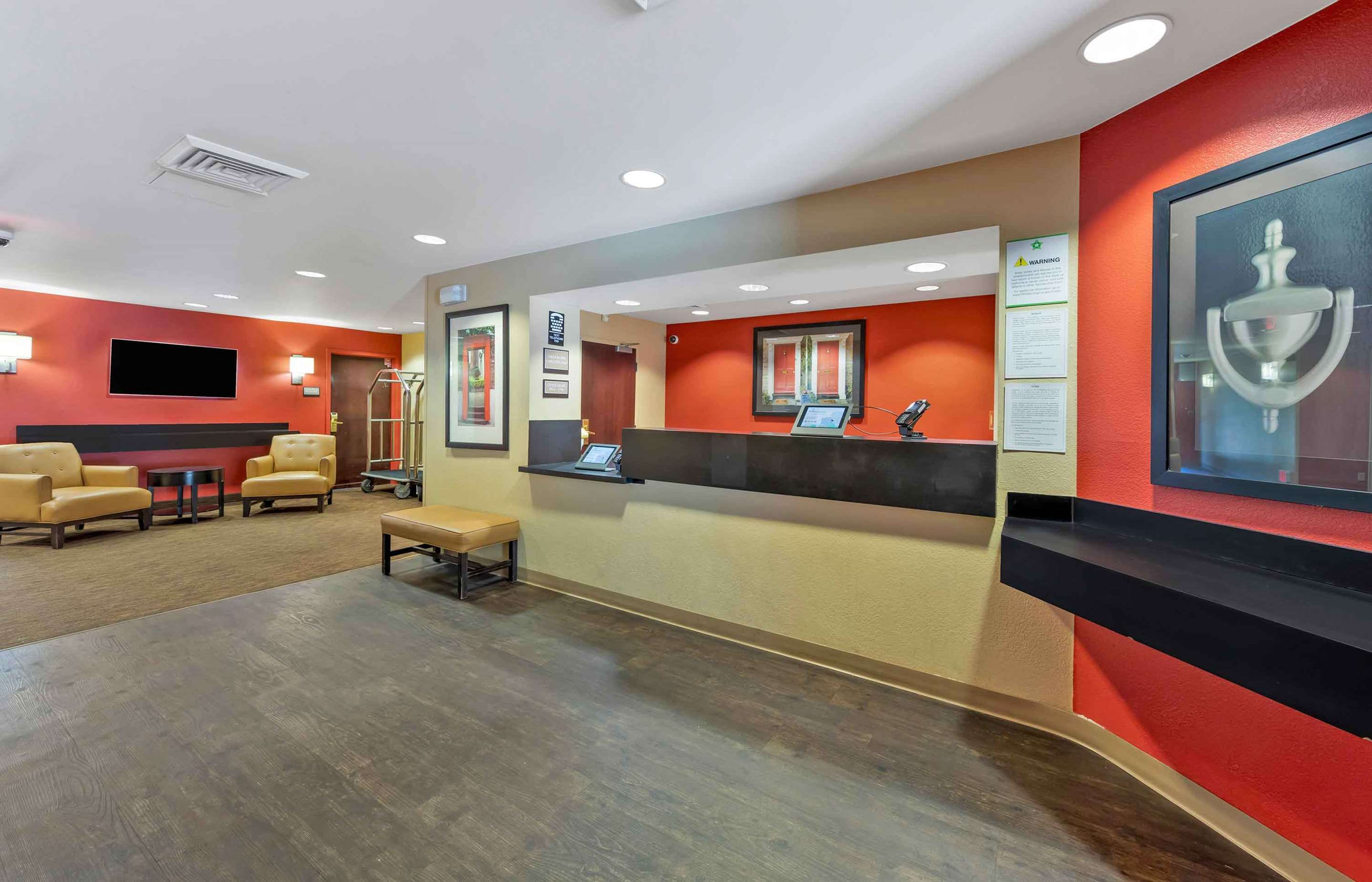 Receptionist