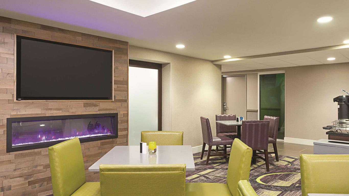 La Quinta Inn & Suites By Wyndham Baltimore Bwi Airport