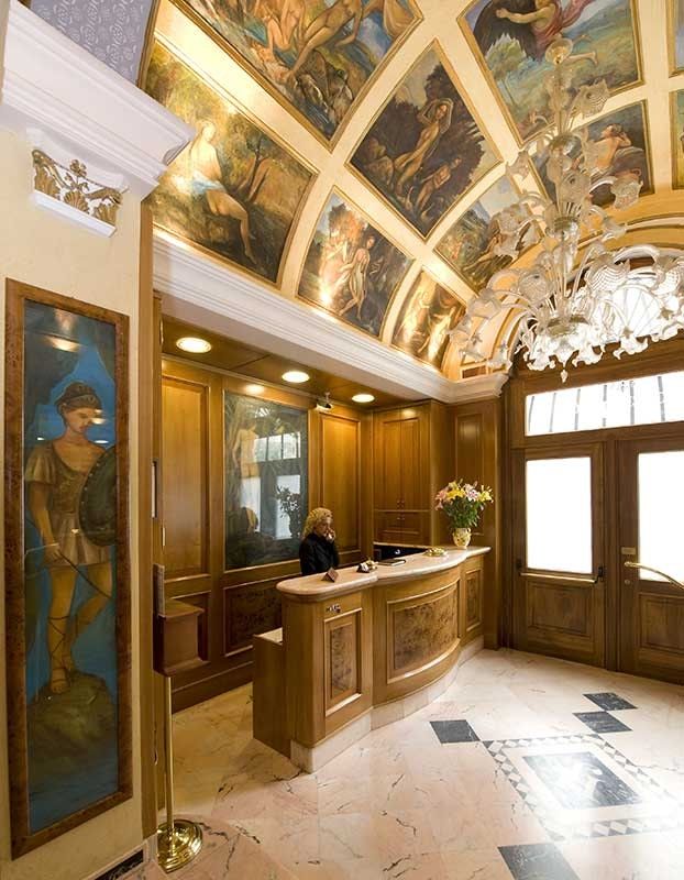 Receptionist