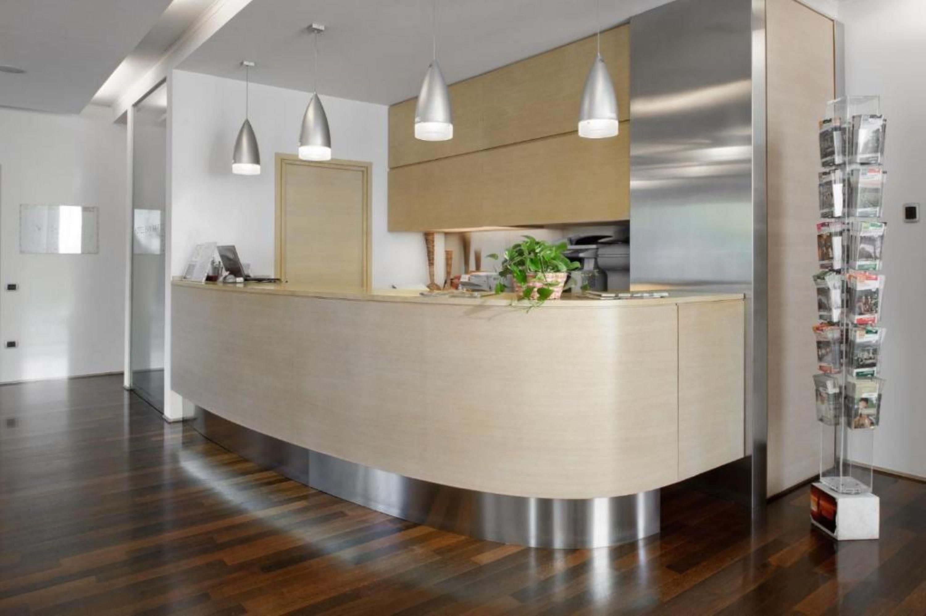 Receptionist