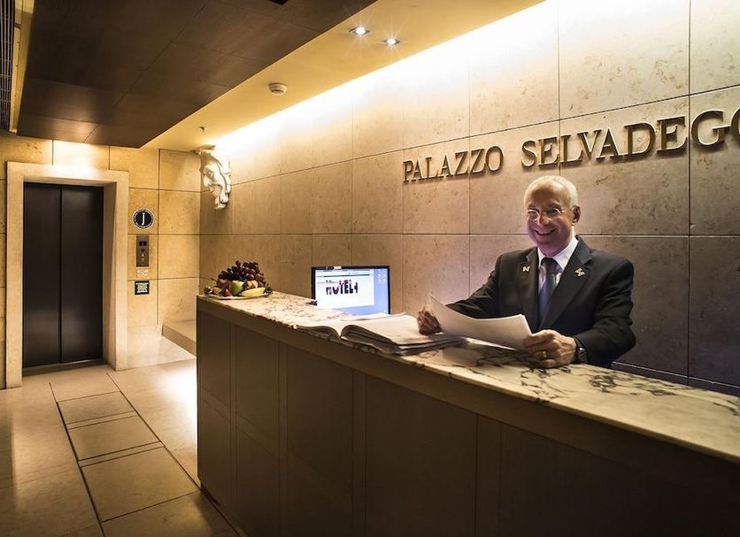 Receptionist Billede