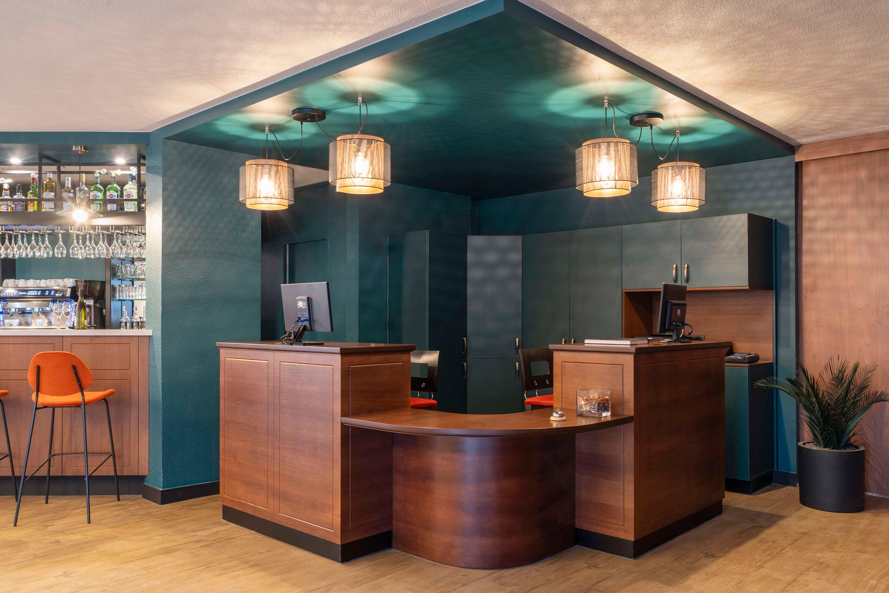 Receptionist