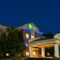 Holiday Inn Express & Suites Independence-Kansas City