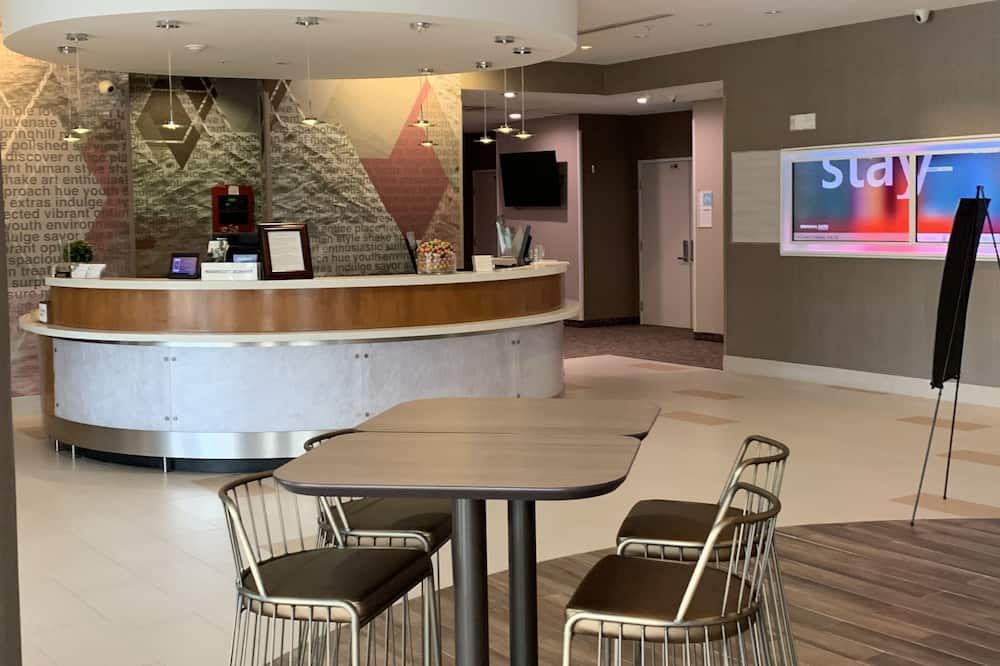 Receptionist