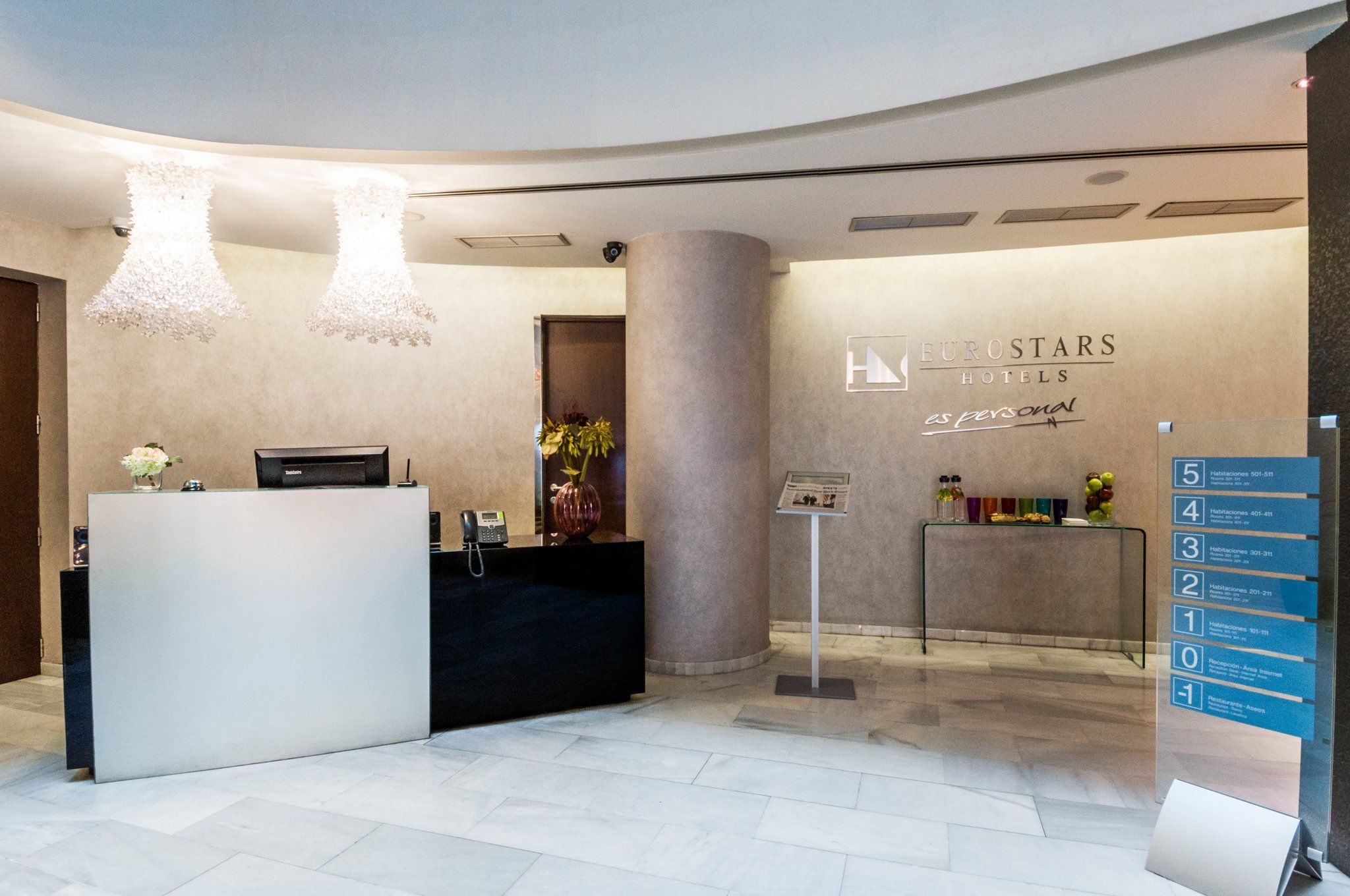 Receptionist