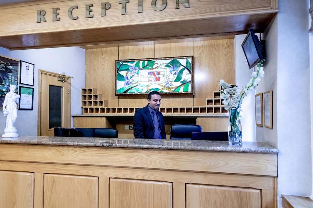 Receptionist