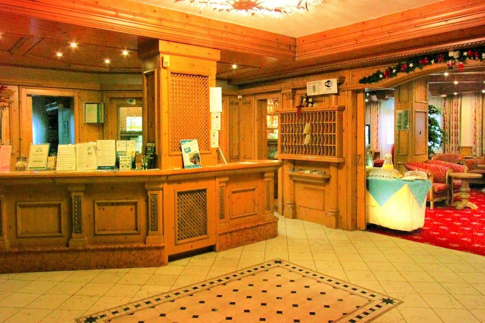 Receptionist