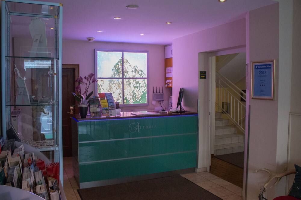 Receptionist