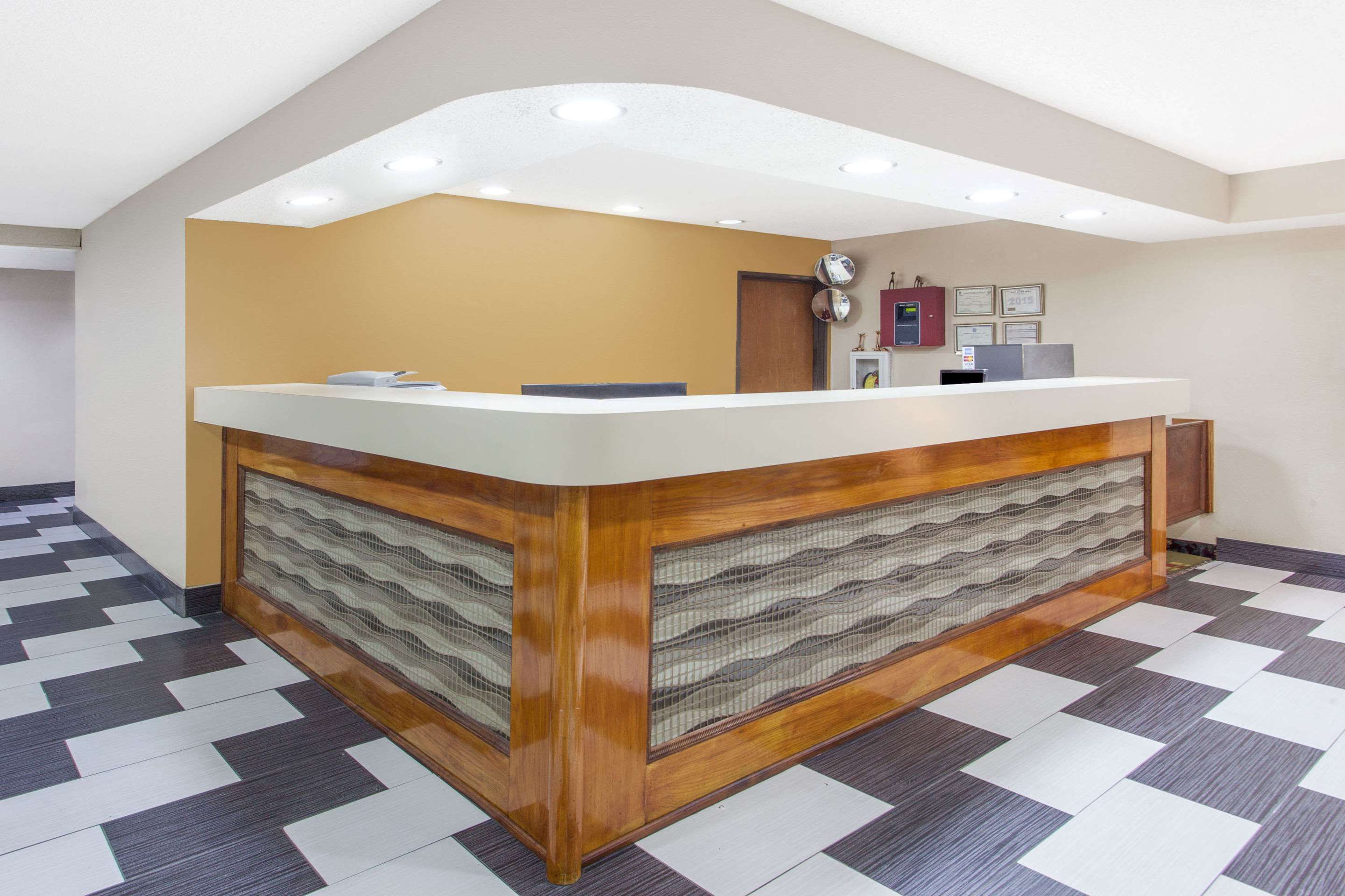 Receptionist