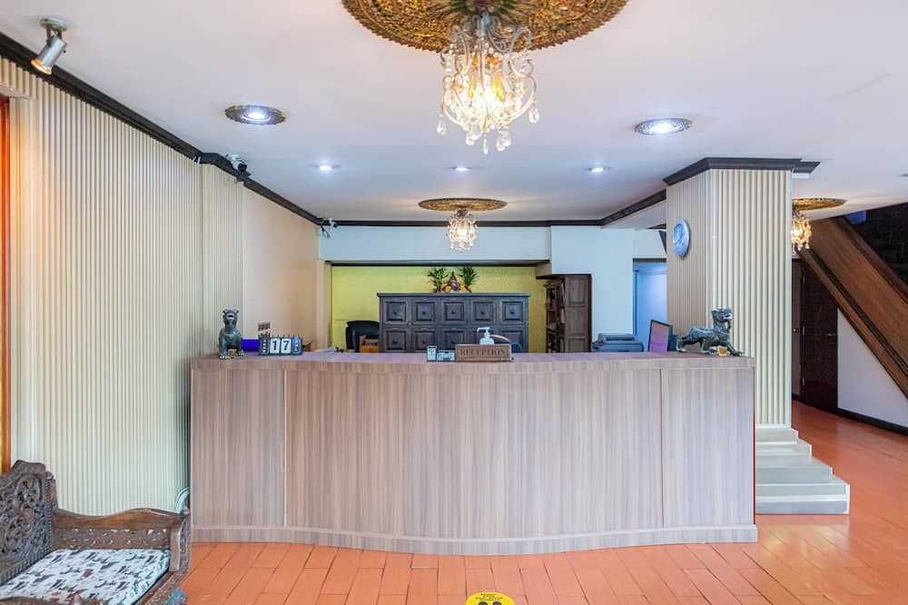 Receptionist
