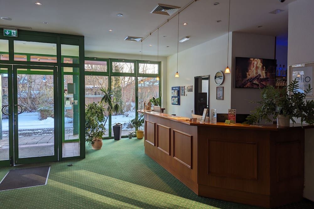 Receptionist