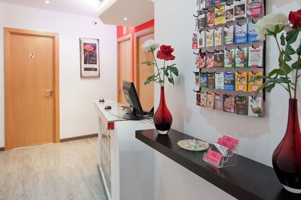 Receptionist