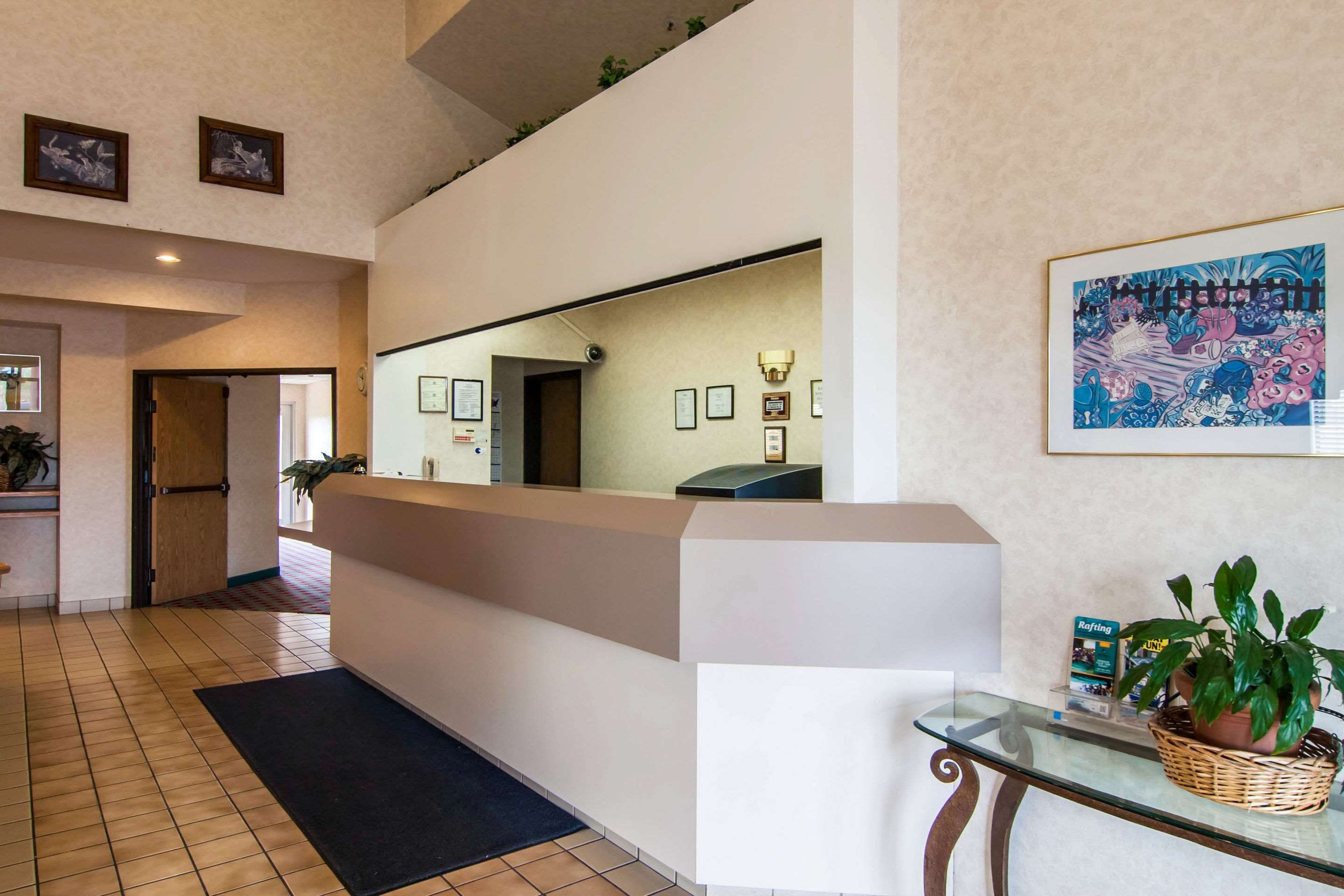 Receptionist