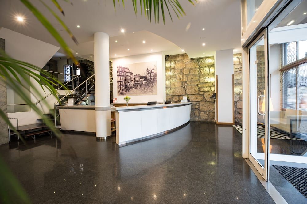 Receptionist