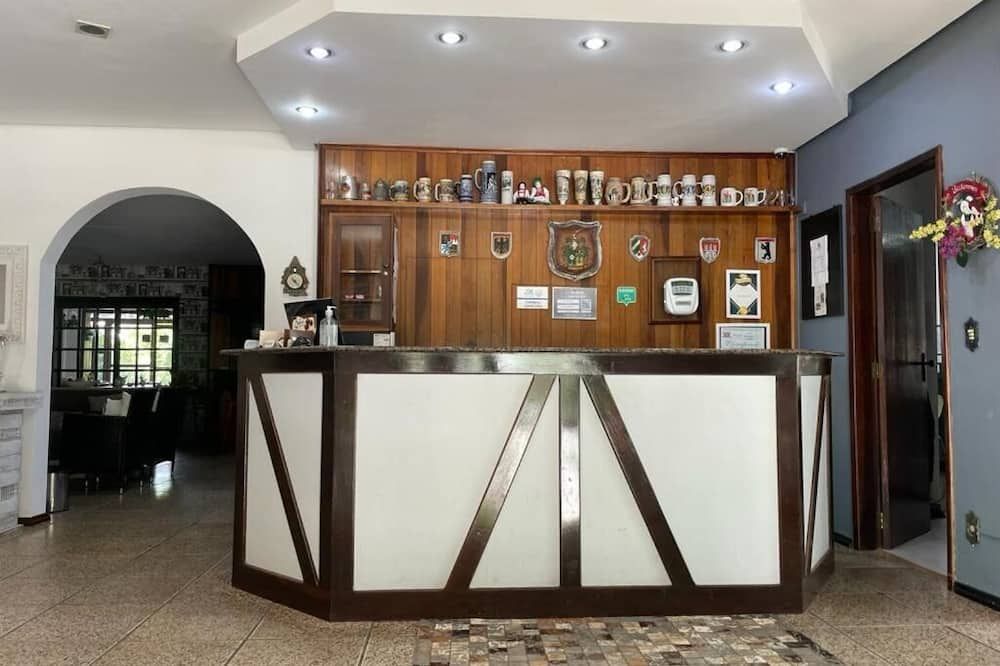Receptionist