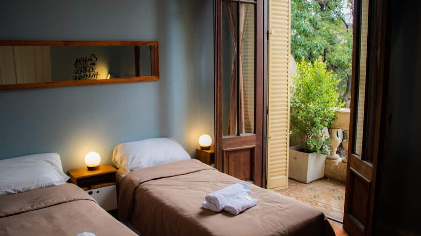 Sabatico Travelers Hostel & Guesthouse