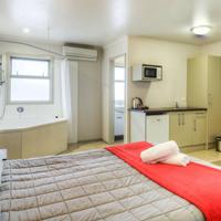 Absolute Lakeview Motel