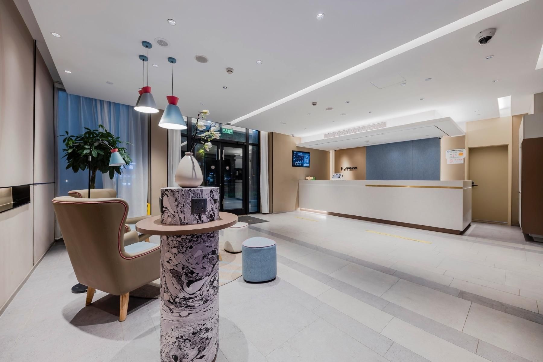 Receptionist