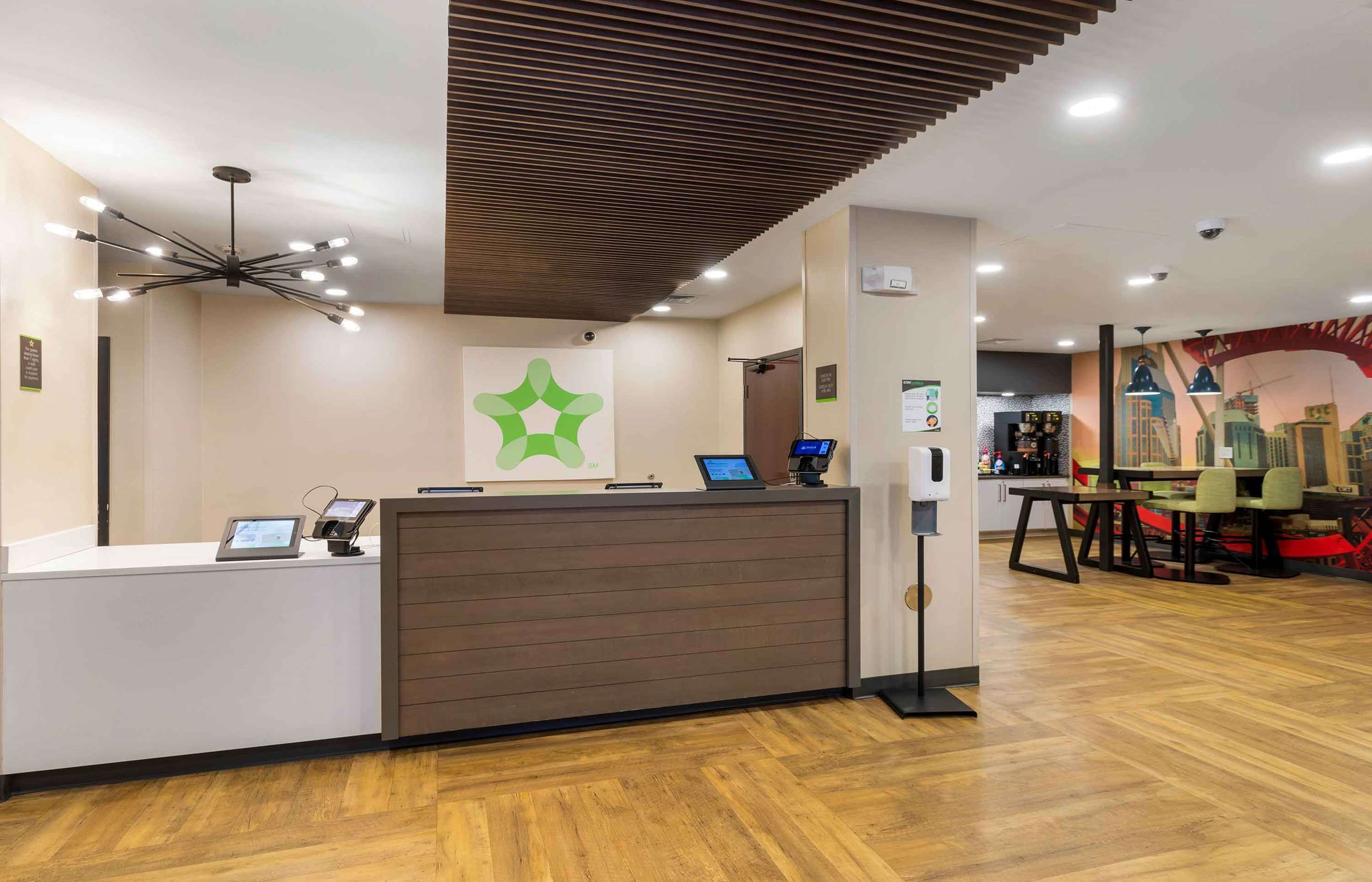 Receptionist