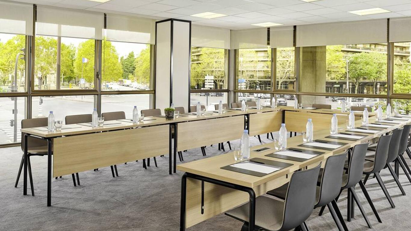 Hyatt Regency Paris Etoile