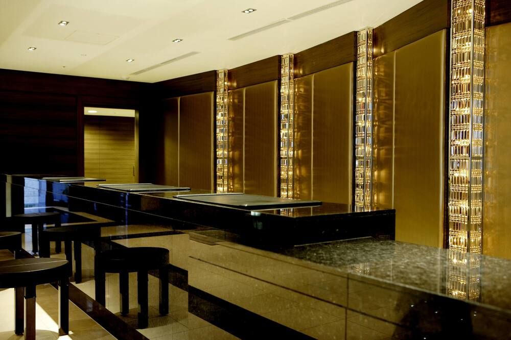 Receptionist