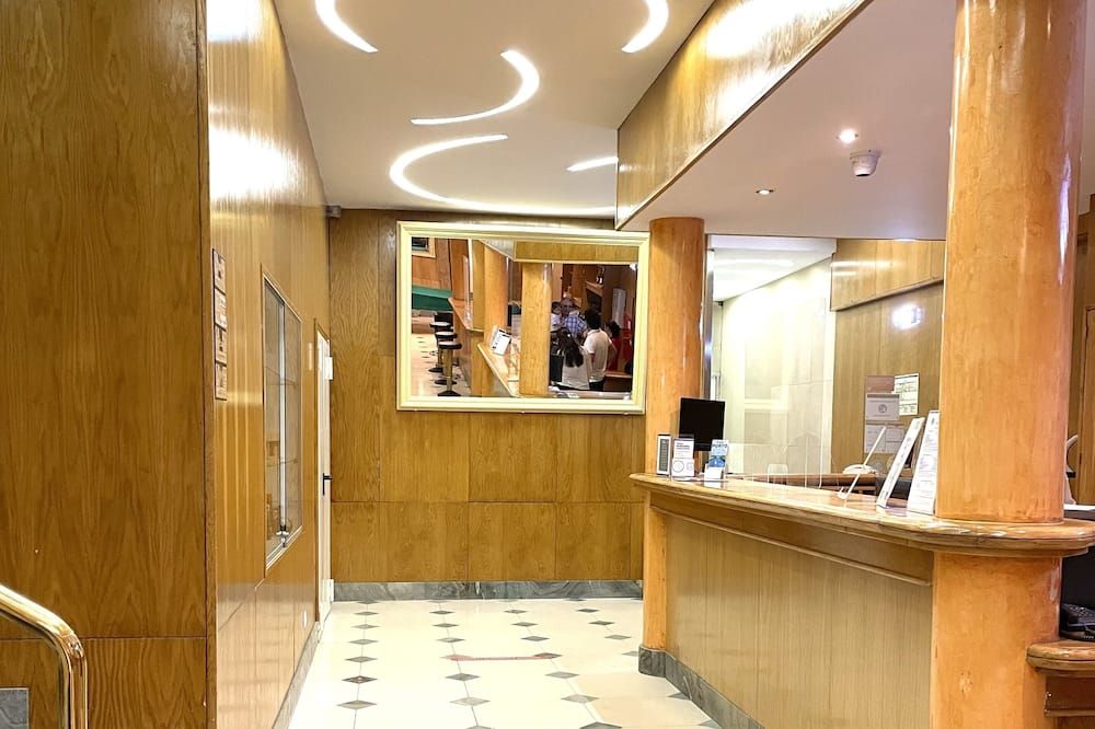 Receptionist