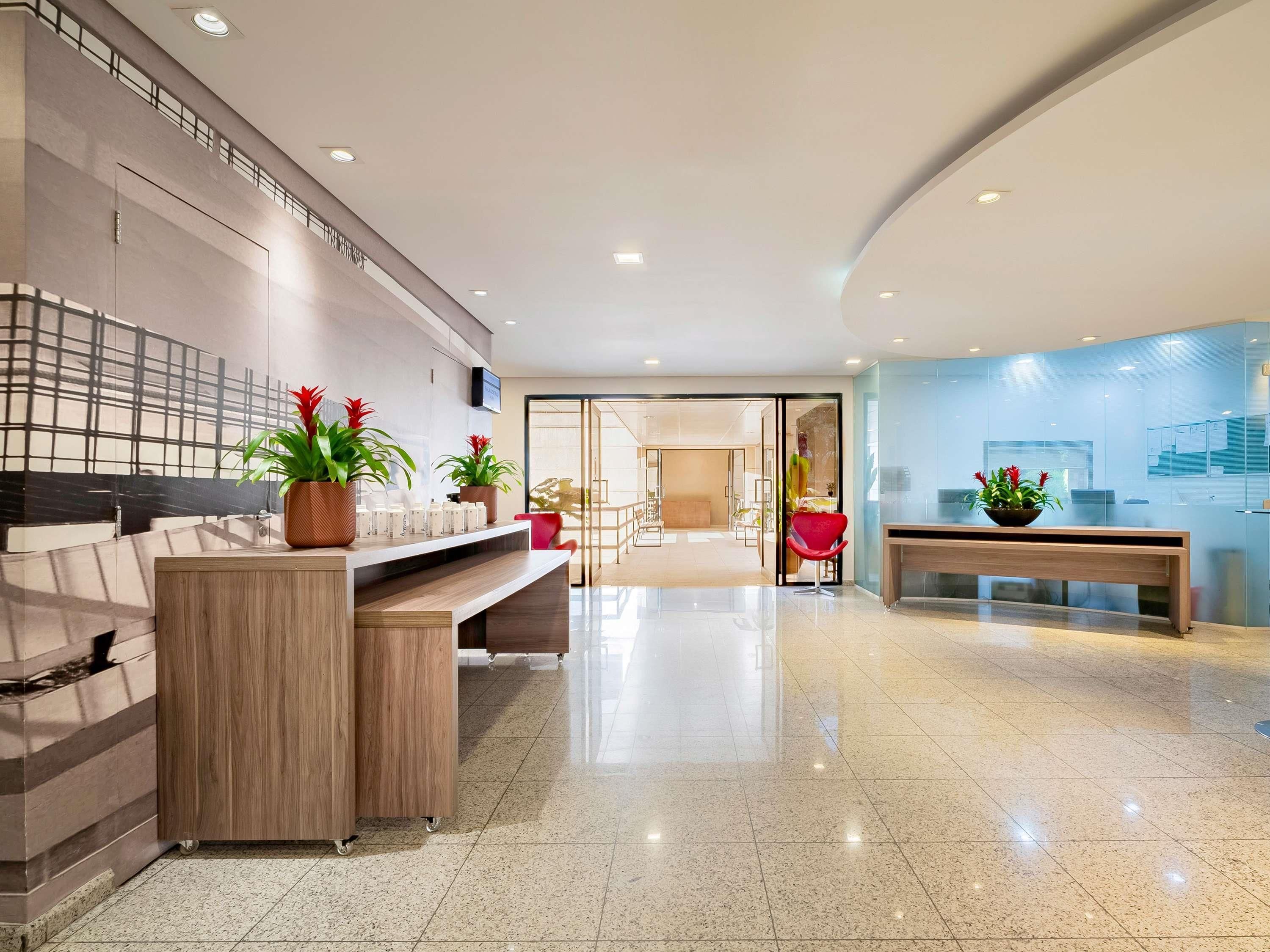 Receptionist