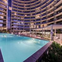 Perfectly Located Modern Apartment - Canberra Cbd