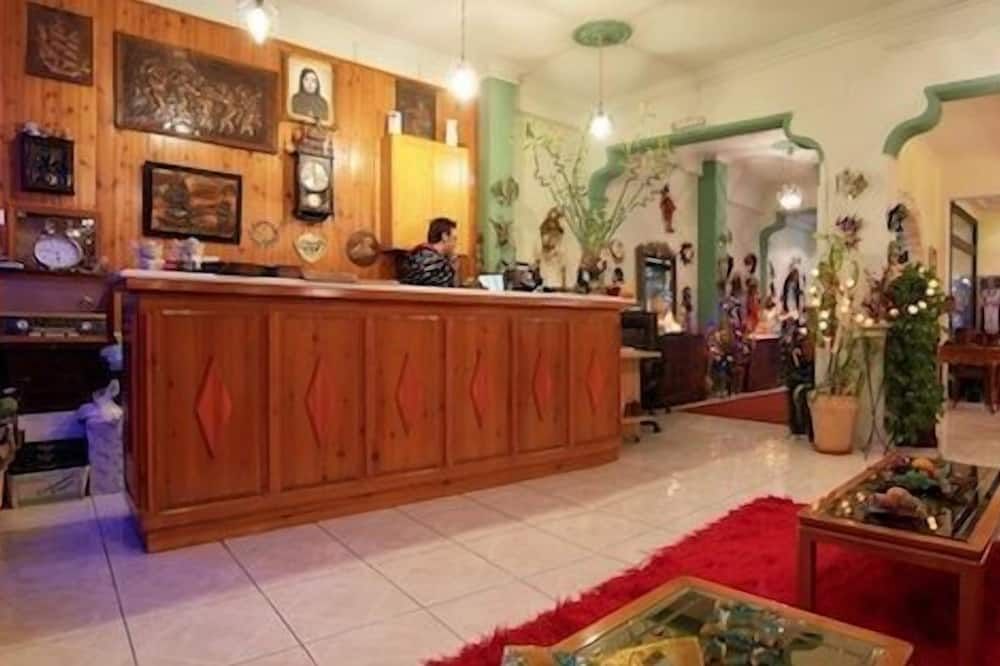 Receptionist