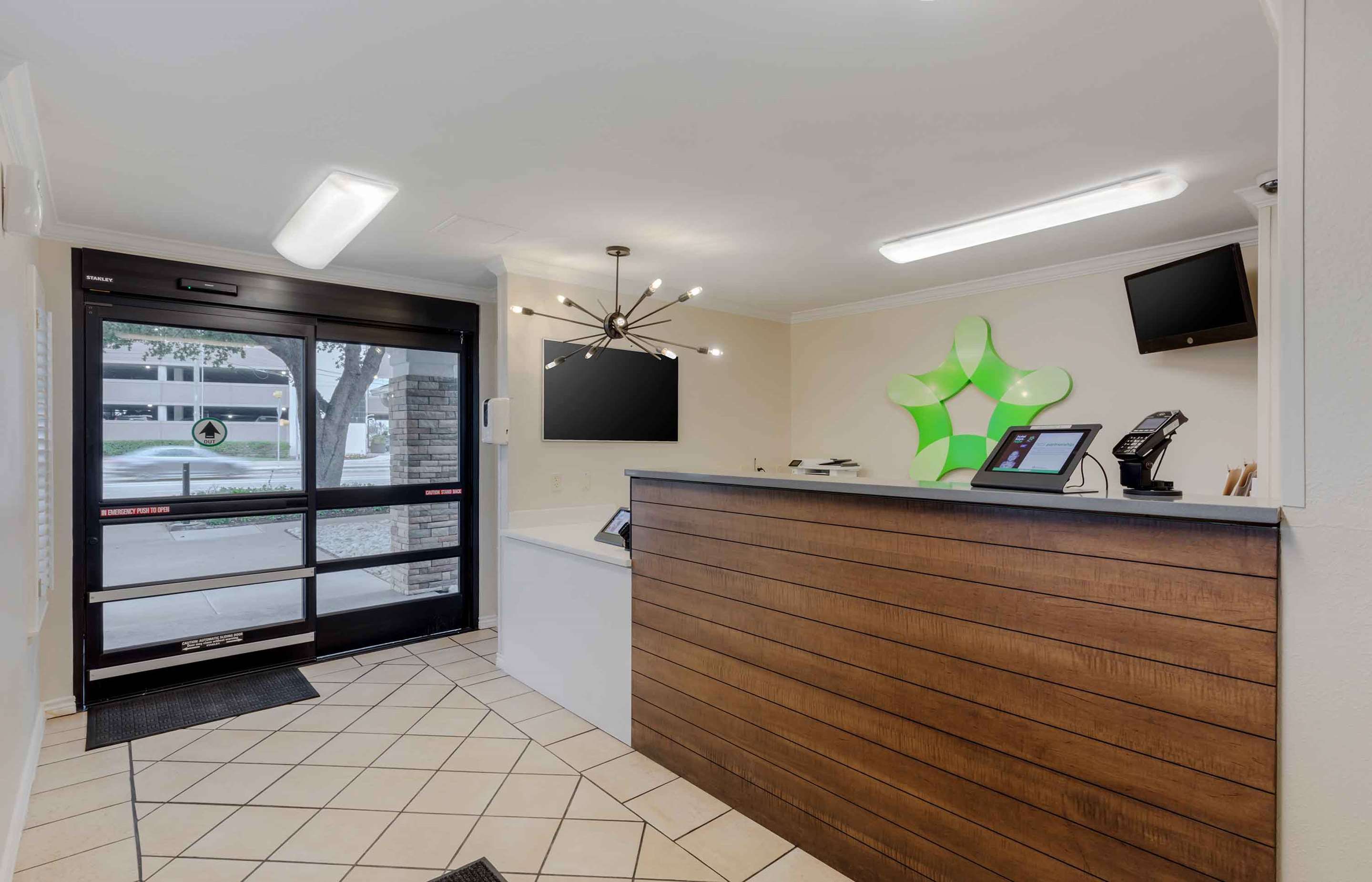 Receptionist