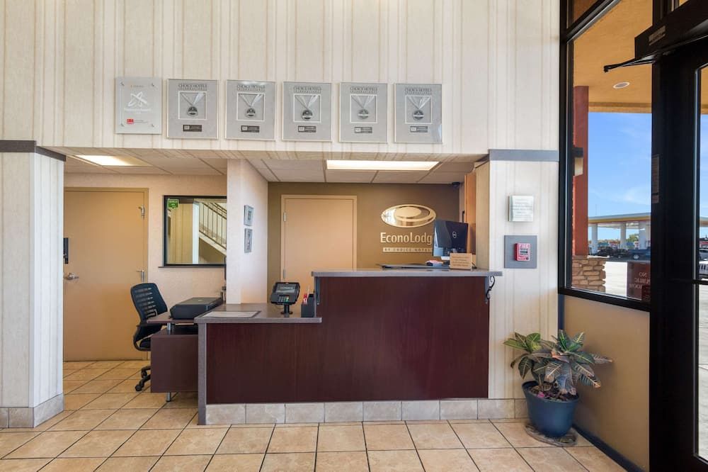 Receptionist