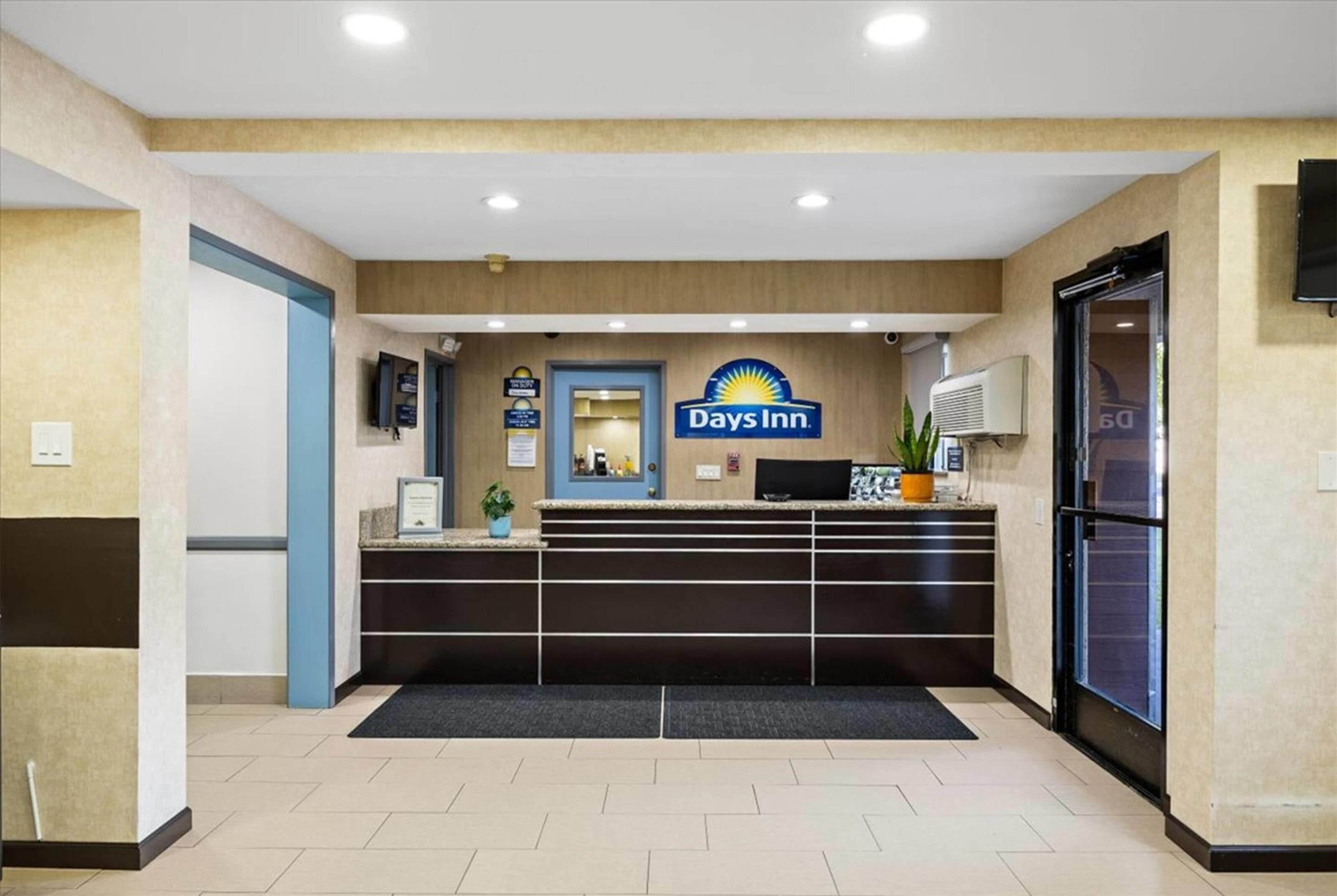 Receptionist