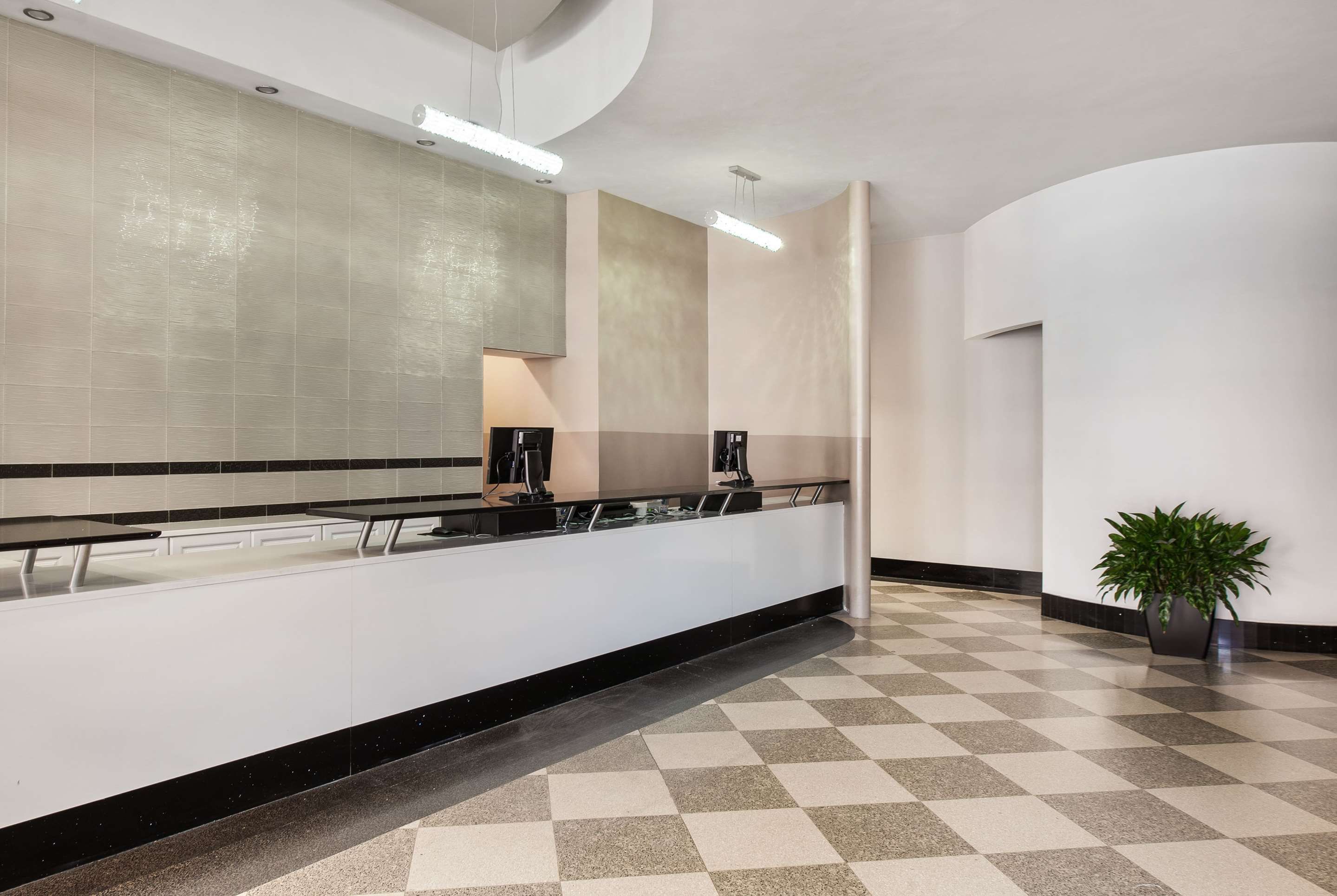 Receptionist