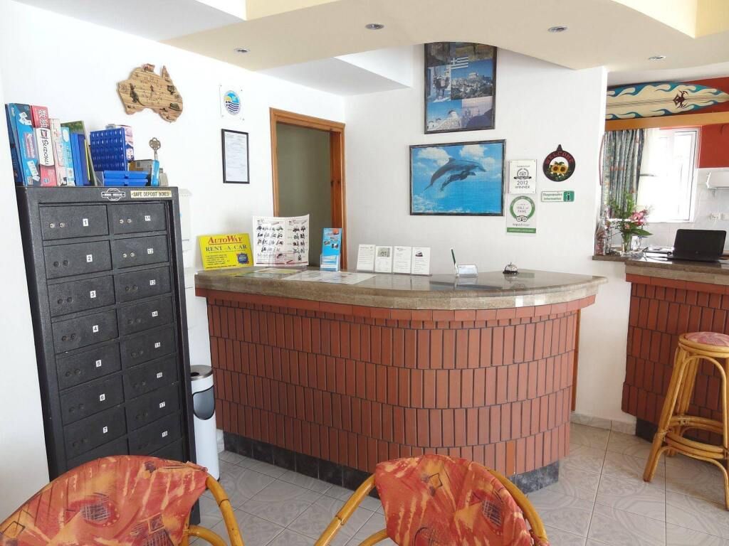 Receptionist